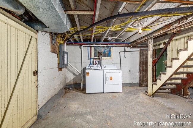 Building Photo - 531 W Webster Ave