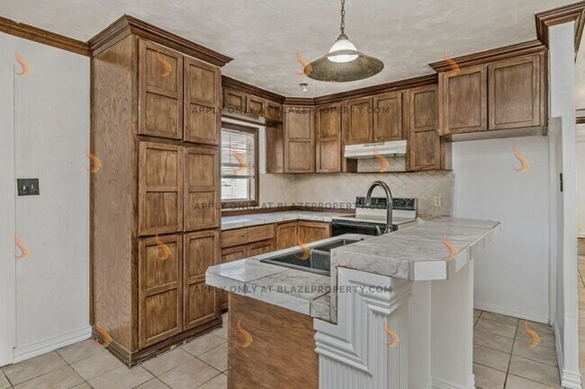 Building Photo - Beautifully Renovated 3-Bed, 1-Bath Home w...