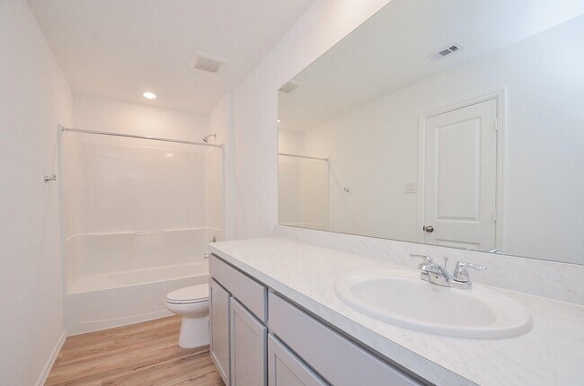Building Photo - 18119 Rockvine Dr