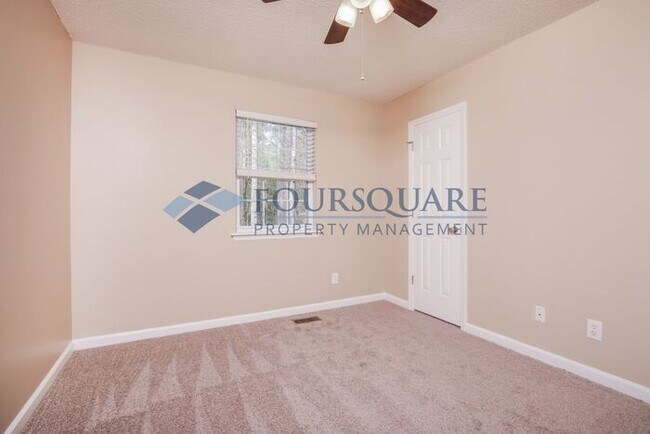 Building Photo - Charming Raleigh Home with Open Floor Plan, Fireplace & Back Deck