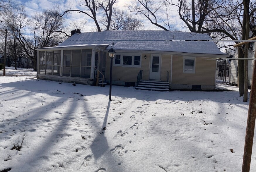 Building Photo - 638 Pearl St