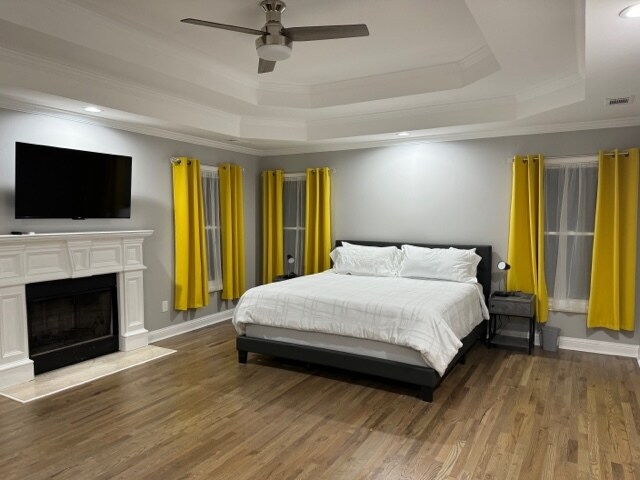 Primary Bedroom with en-suite bathroom - 228 Doane St SW