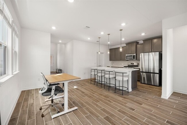 Building Photo - 13707 Manhattan Dr