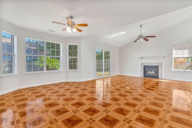 Building Photo - 3 Bedroom in Bluewater Bay!