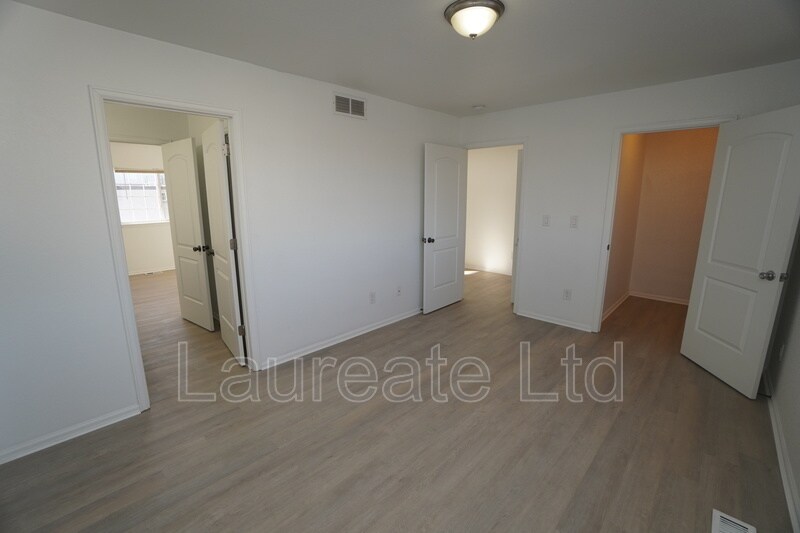 Building Photo - 2995 W Yale Ave