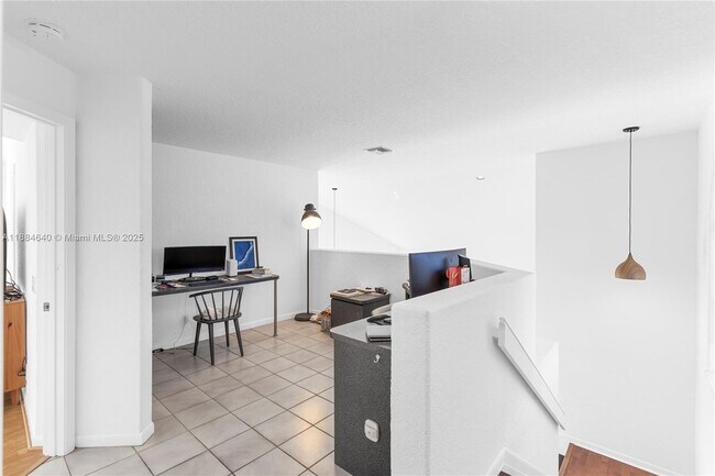 Building Photo - 1060 Capistrano