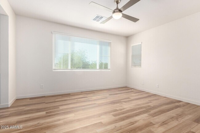 Building Photo - 6556 N 15th Dr