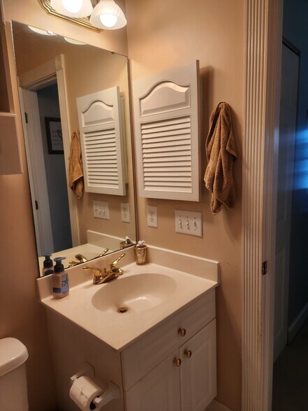 Building Photo - 4830 Carnation Cir