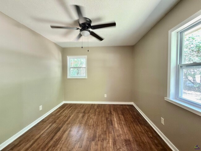 Building Photo - 111 Marilyn Dr