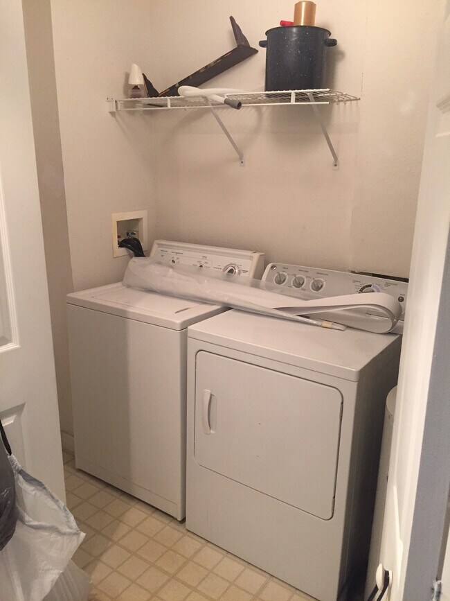 Building Photo - 3468 Soho St