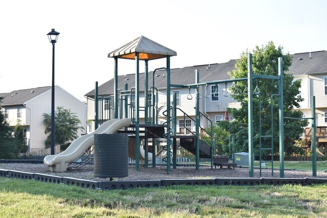 Building Photo - Coventry Creek Townhome