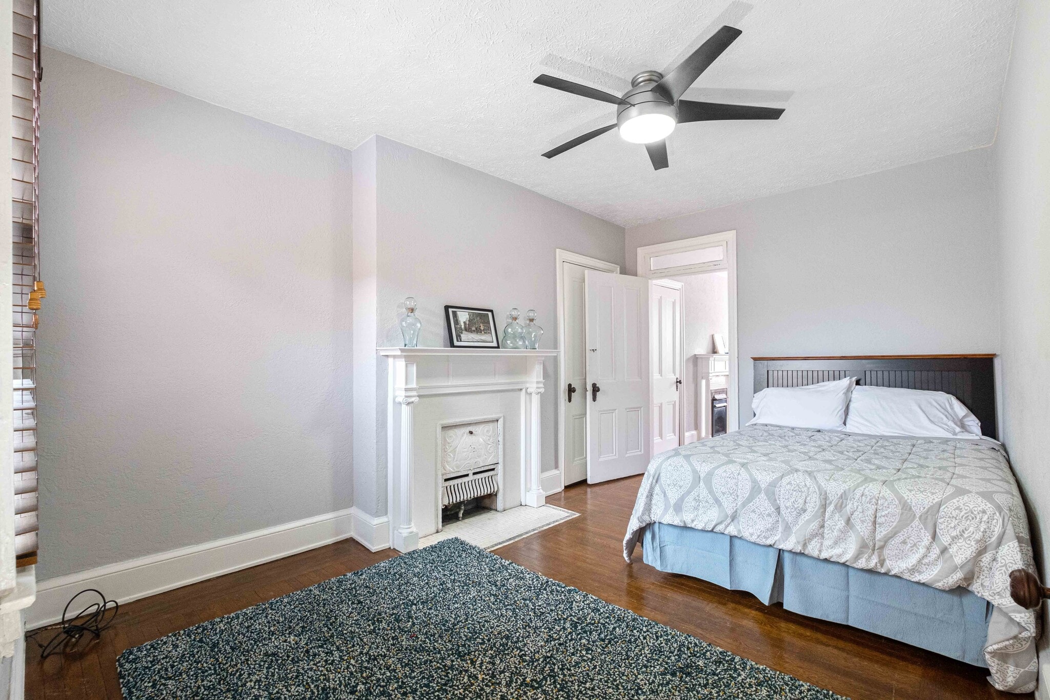 Building Photo - 218 W North Ave