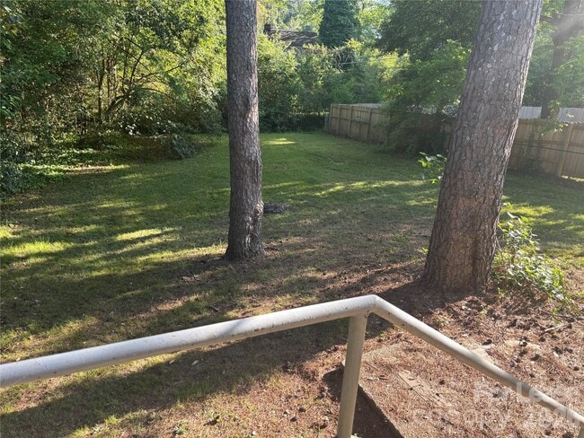 Building Photo - 2565 Brentwood Pl