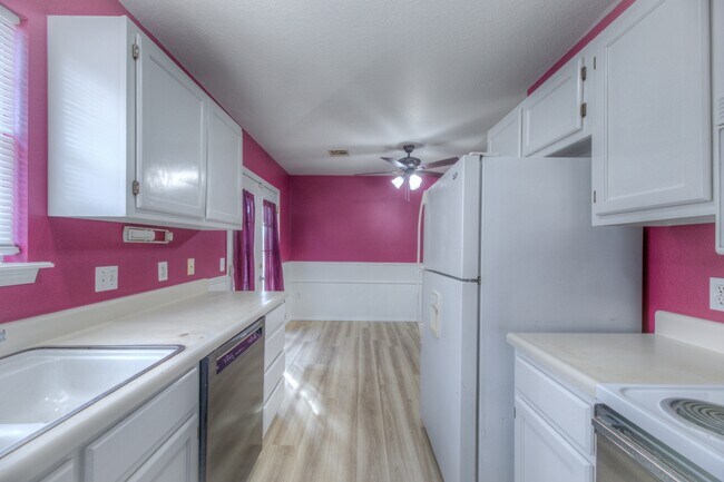 Building Photo - 1712 W 57th Pl