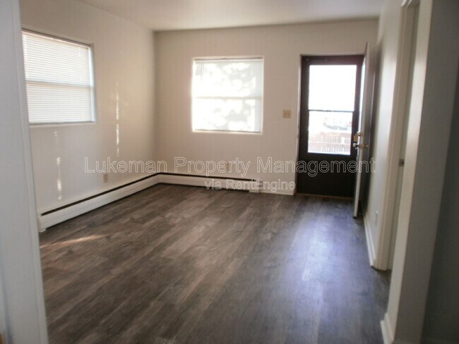 Building Photo - 1536 Henson Ave