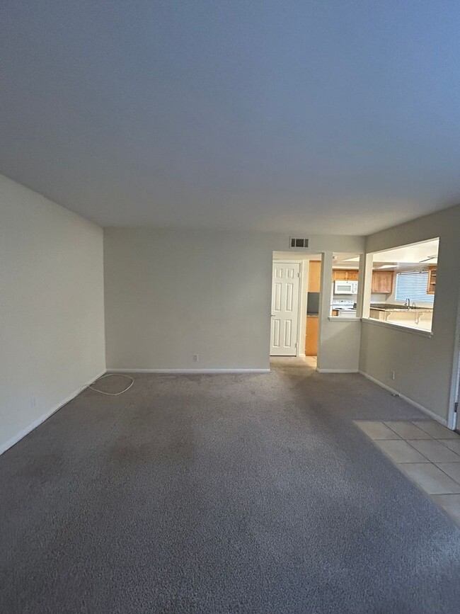 Building Photo - Alpine Glen Place