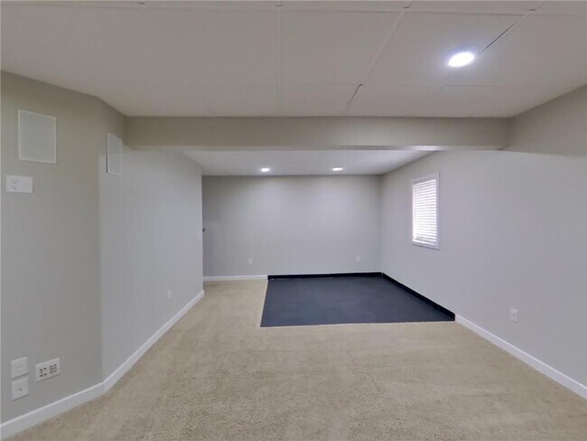 Building Photo - 516 Lincoln Dr NE