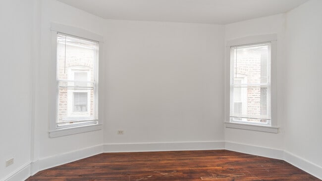 Building Photo - 4220 W Armitage Ave
