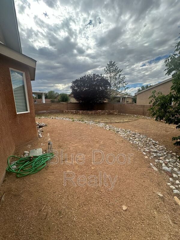 Building Photo - 8023 Sierra Altos Pl NW