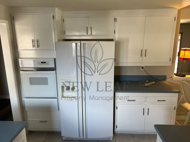 Building Photo - 22641 De Soto St