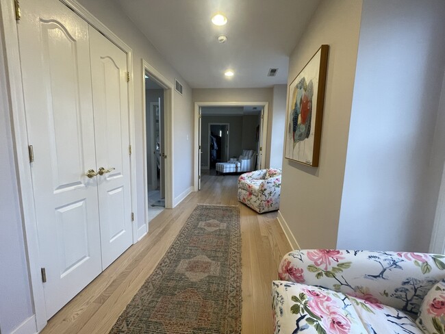 Building Photo - 844 Juniper Rd