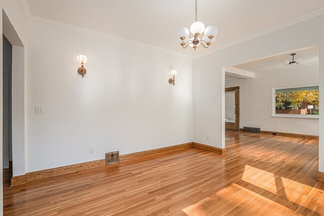 Building Photo - Beautifully Remodeled Home in Cherry Creek