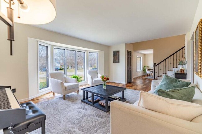 Building Photo - 9885 Belmont Ct
