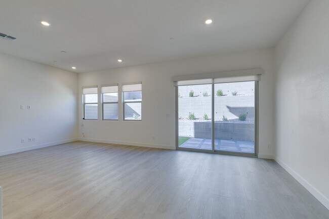 Building Photo - Brand New 4 Bedroom + Den/Office in Summerlin