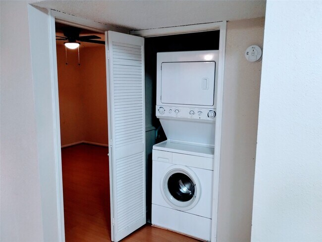 Building Photo - 11201 Lynbrook Dr