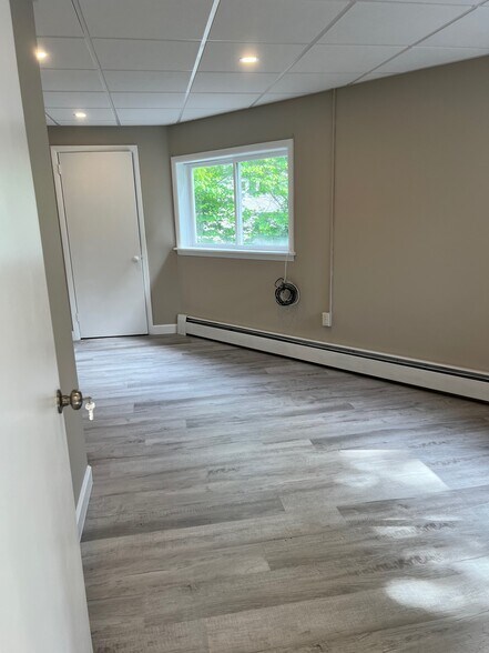 Building Photo - 410 Hillview Plz