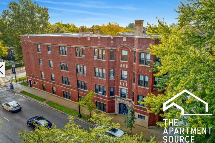 Building Photo - 2211 W Foster Ave