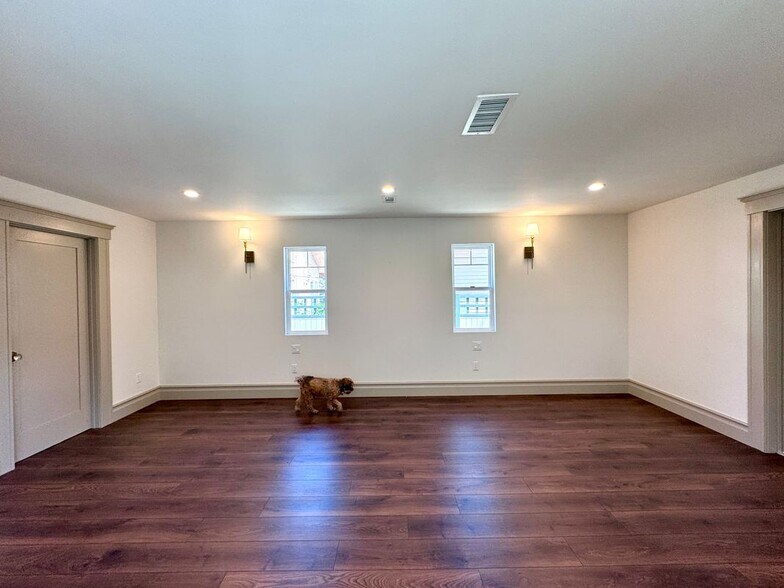 Building Photo - 2180 W 31st St