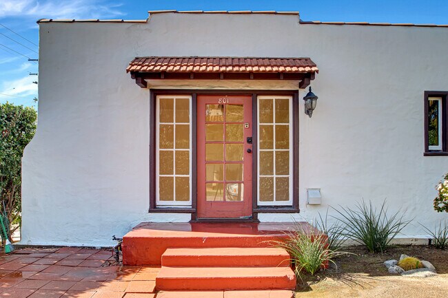 Building Photo - 801 N June St