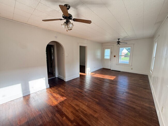 Building Photo - 2-Bedroom Ranch Home with Basement Storage and Fenced Yard