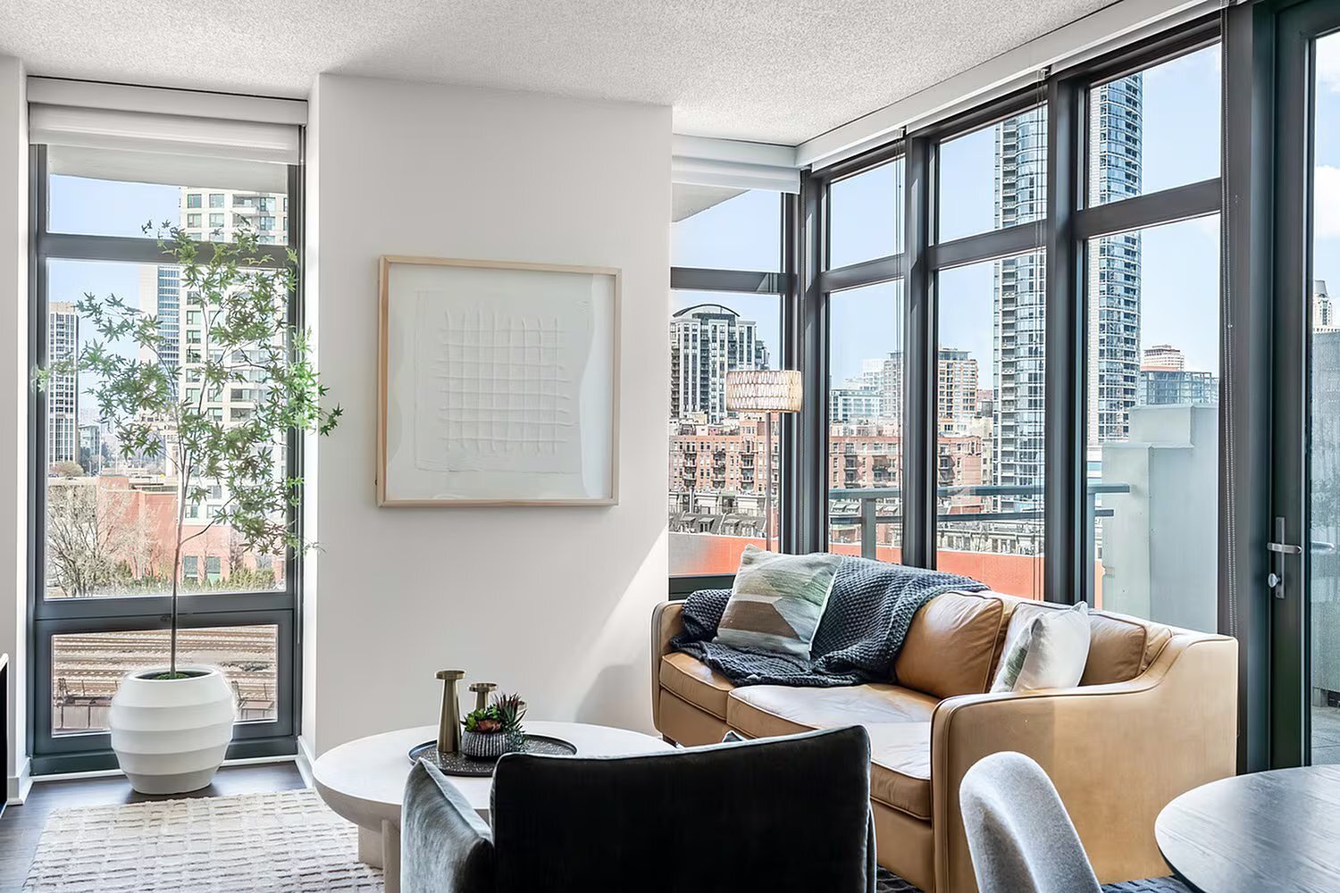 Building Photo - 659 W Kinzie St