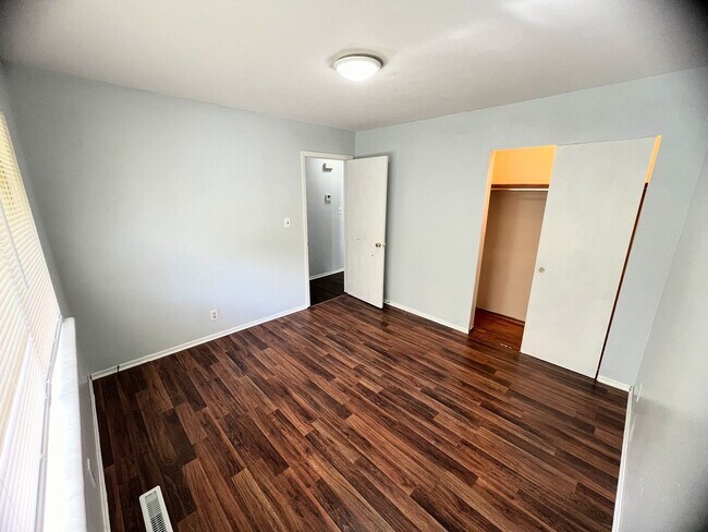 Building Photo - 109 Elliot