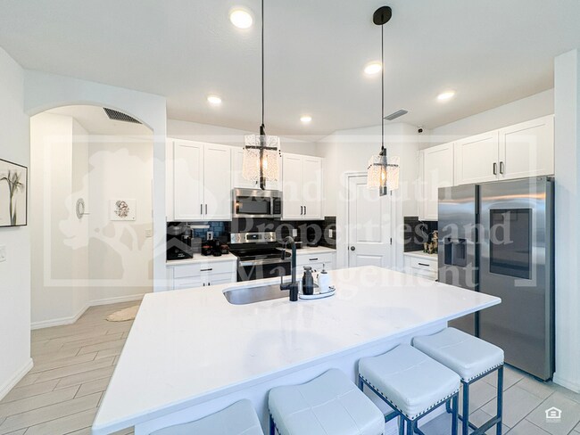 Building Photo - 6720 Great Bear Dr