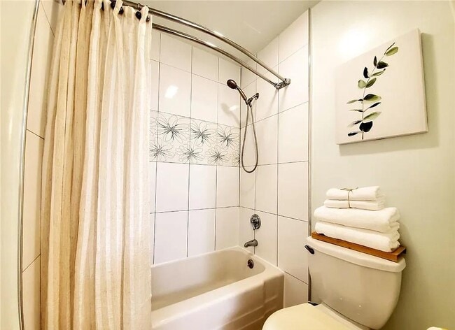 Building Photo - 465 S Los Robles Ave