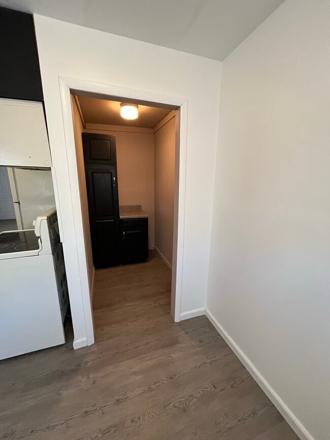 Building Photo - 89 E Hocking St