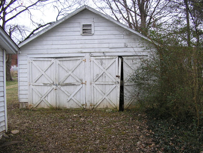 Building Photo - 1350 Clay St