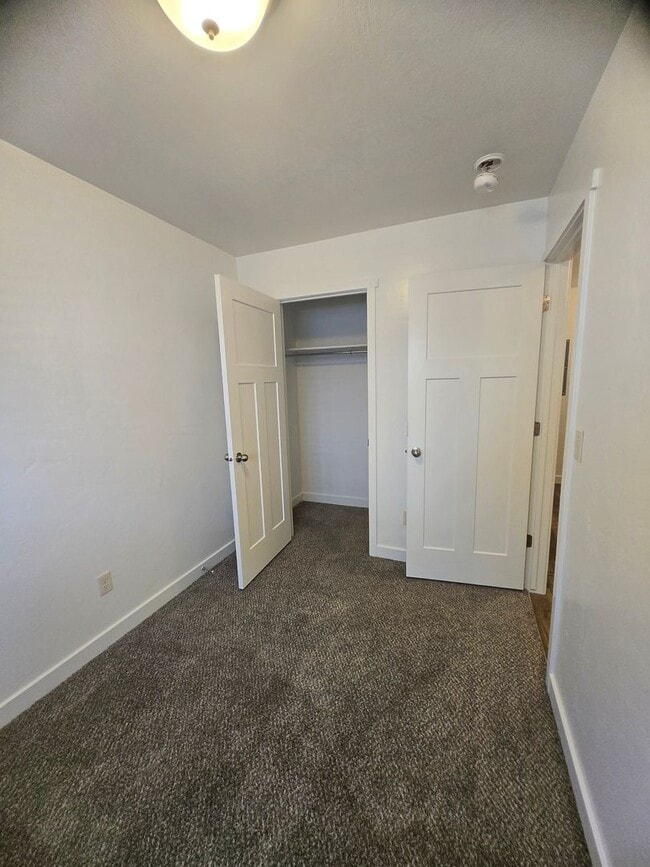 Building Photo - 3 Bed 2 Bath Townhouse for Rent!