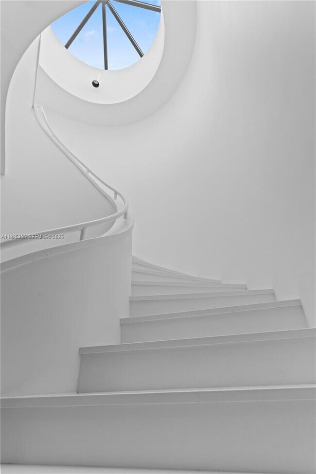 Building Photo - 2000 Island Blvd