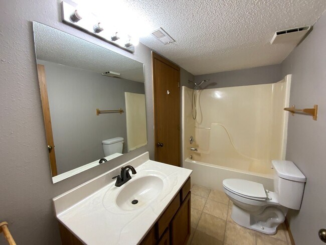 Building Photo - 3566-3568 Prescott Dr