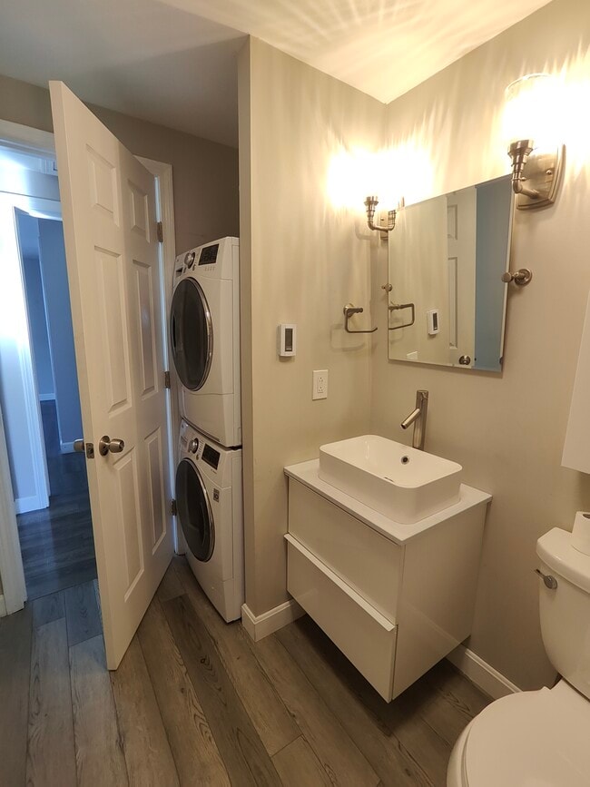 Building Photo - 172 Perry Ave