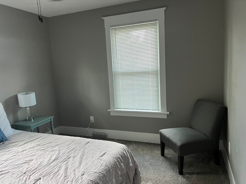 Building Photo - 1136 Peach St