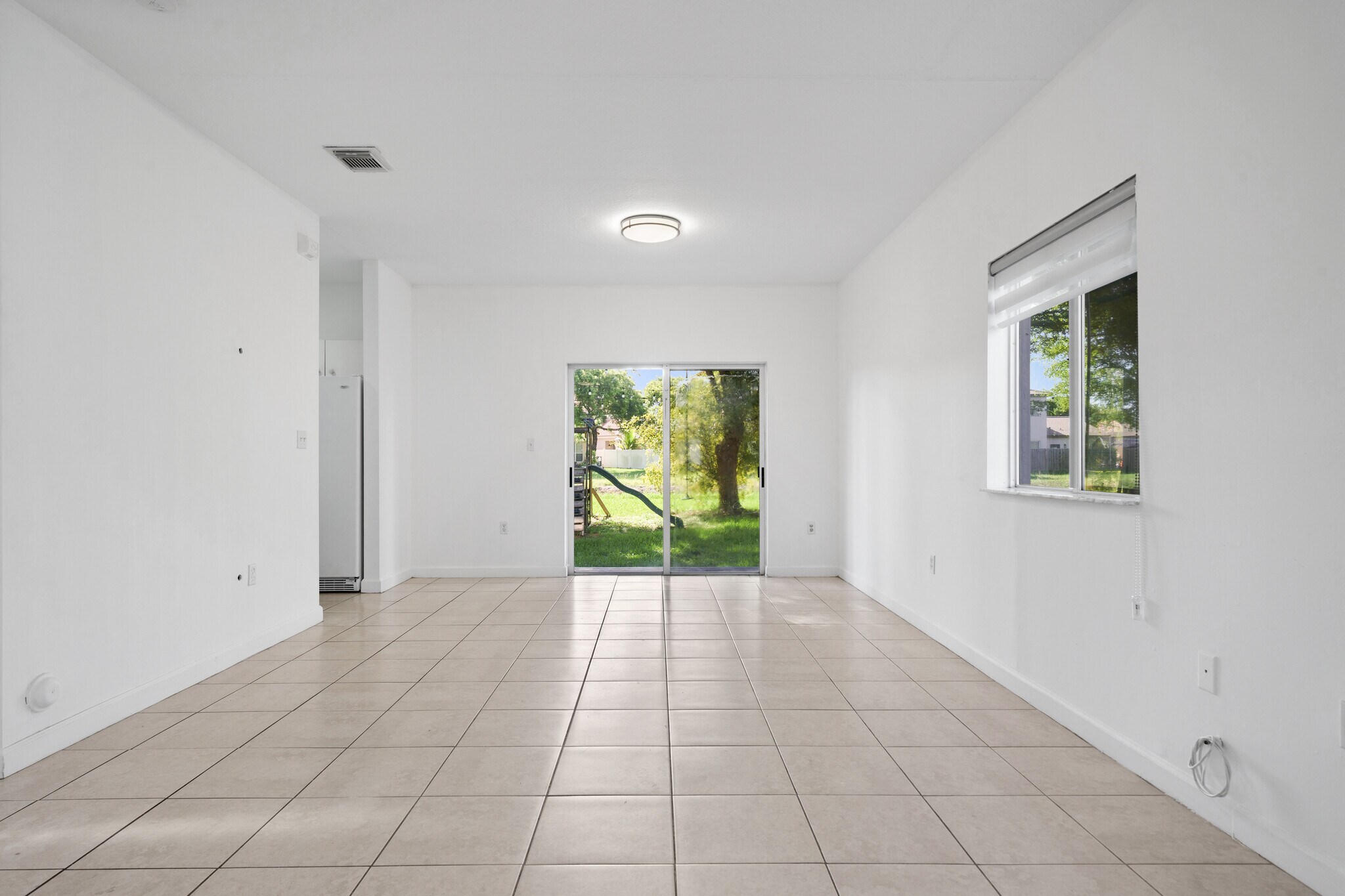 Building Photo - 1180 NE 41st Ave