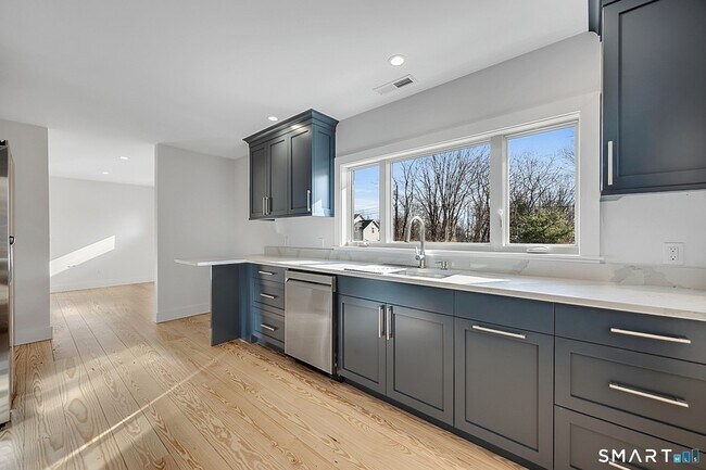 Building Photo - 220 Upper Grassy Hill Rd