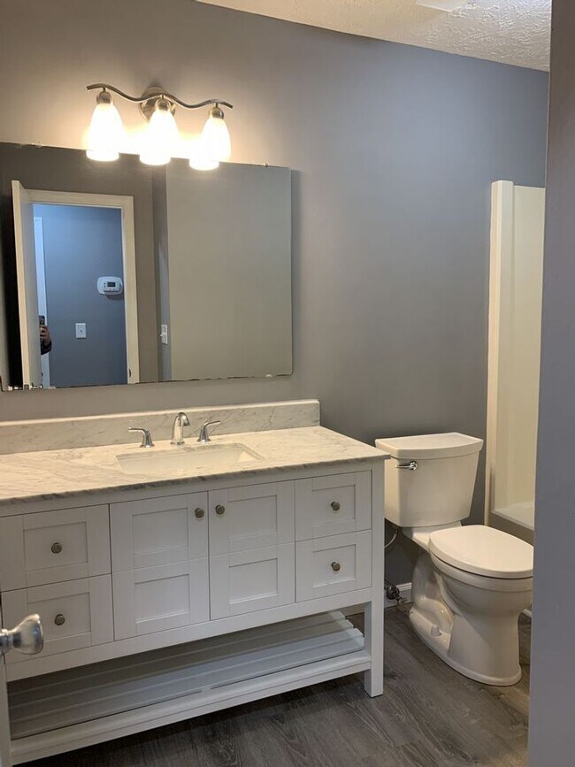 Building Photo - Charming 3 Bed, 2 Bath Home in Fayetteville