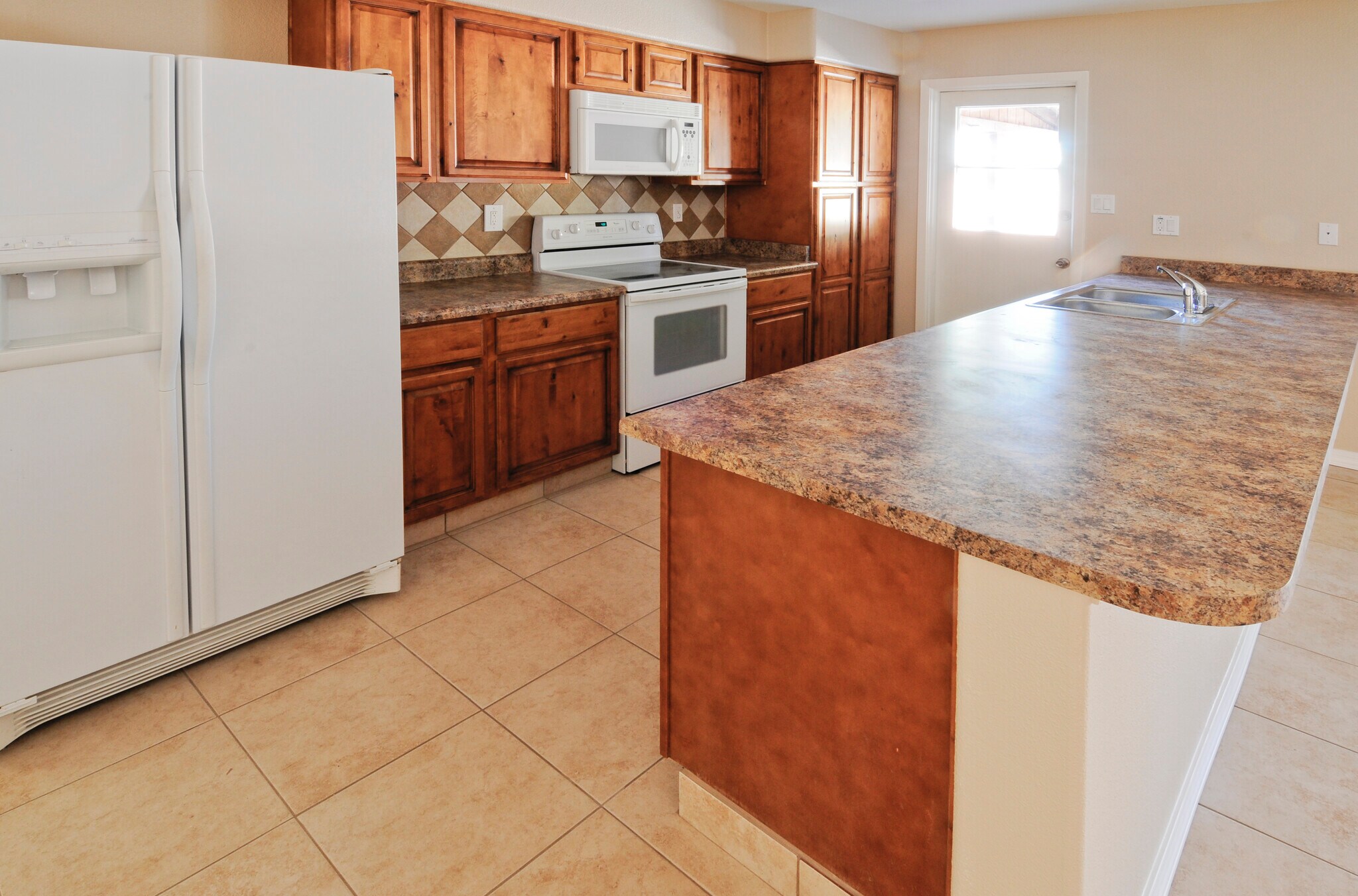 Kitchen - 2417 S Newberry Rd