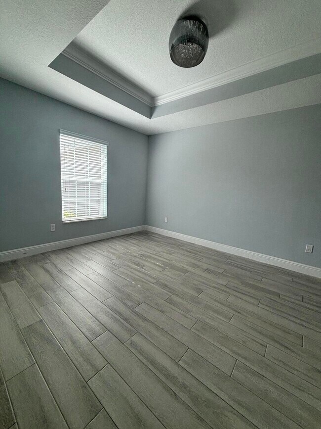 Building Photo - 2501 SE Mariposa Ave